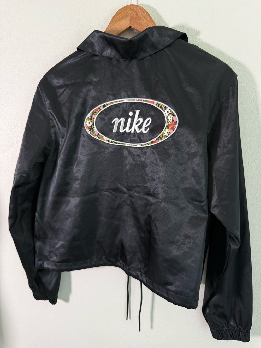 Nike Floral Logo Satin Coaches Jacket Black Cropped Windbreaker Small NWOT - Picture 2 of 8